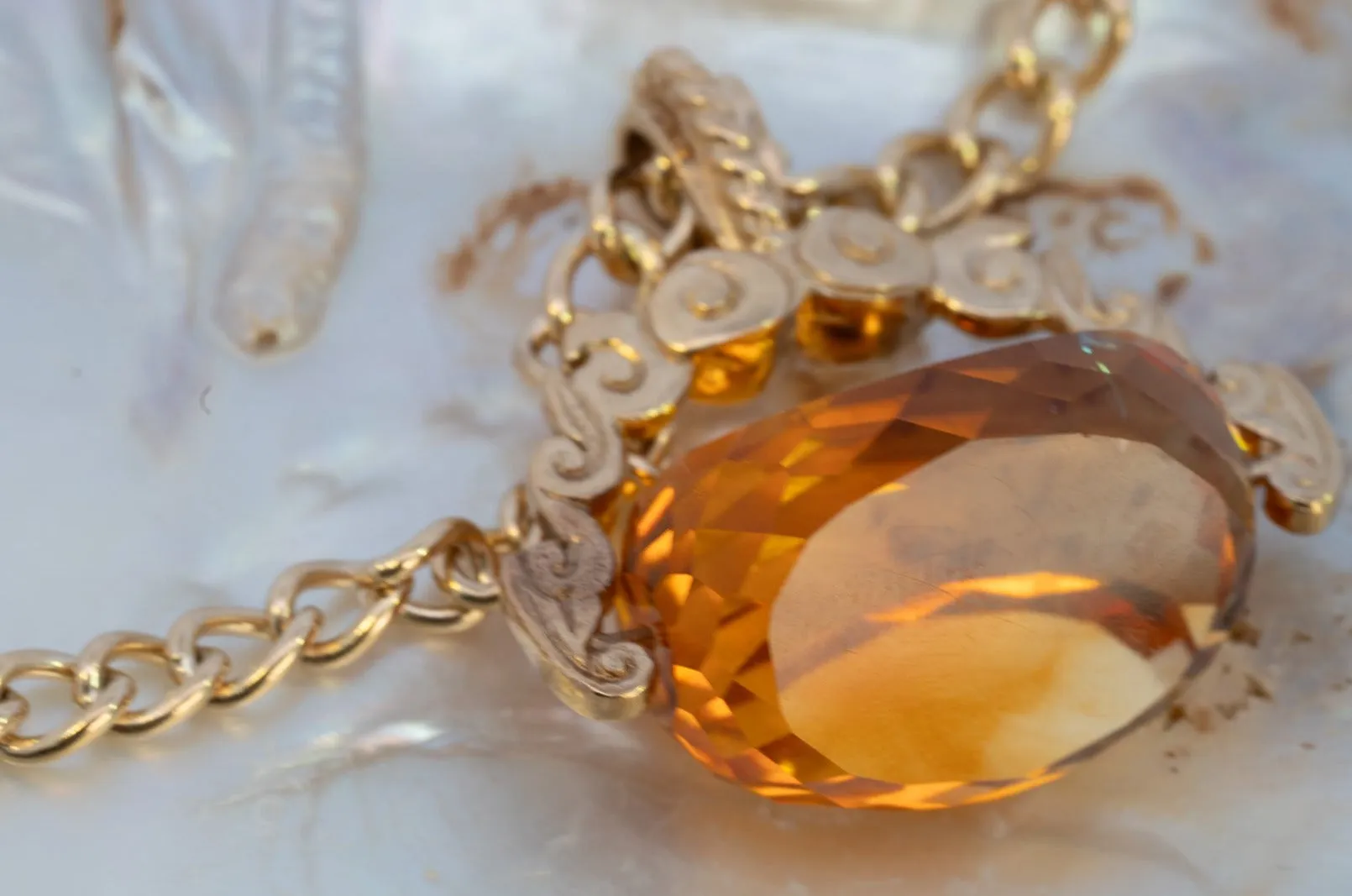 Cherish Love: Vintage 9ct Yellow Gold Citrine Spinner Pendant & Chain