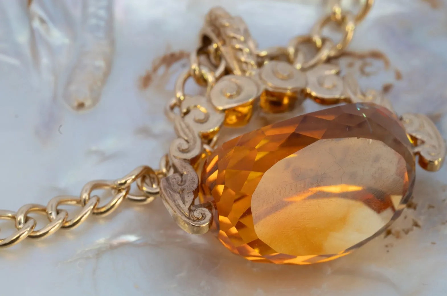 Cherish Love: Vintage 9ct Yellow Gold Citrine Spinner Pendant & Chain