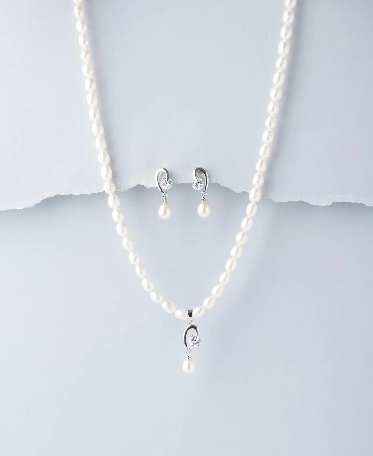 Elegant Pearl Necklace Set