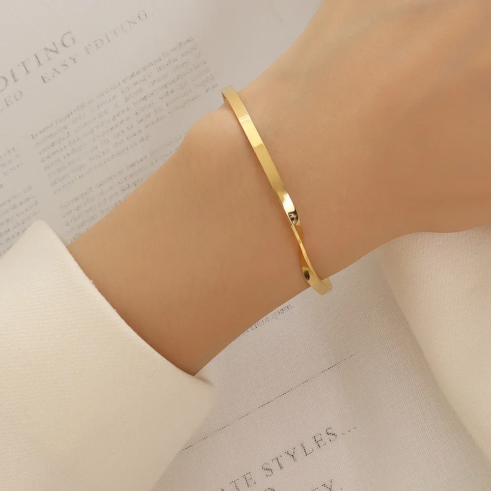 French Minimalist Twist Heart Bracelet in 18K Gold Plated Titanium Steel - Stylish Jewelry for Women