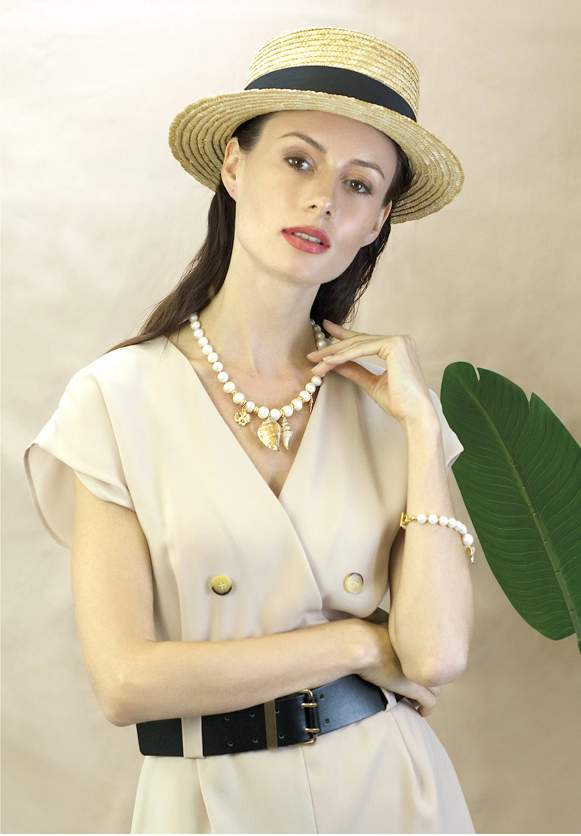 Freshwater Pearls With Shell Dangles Short Necklace CN034