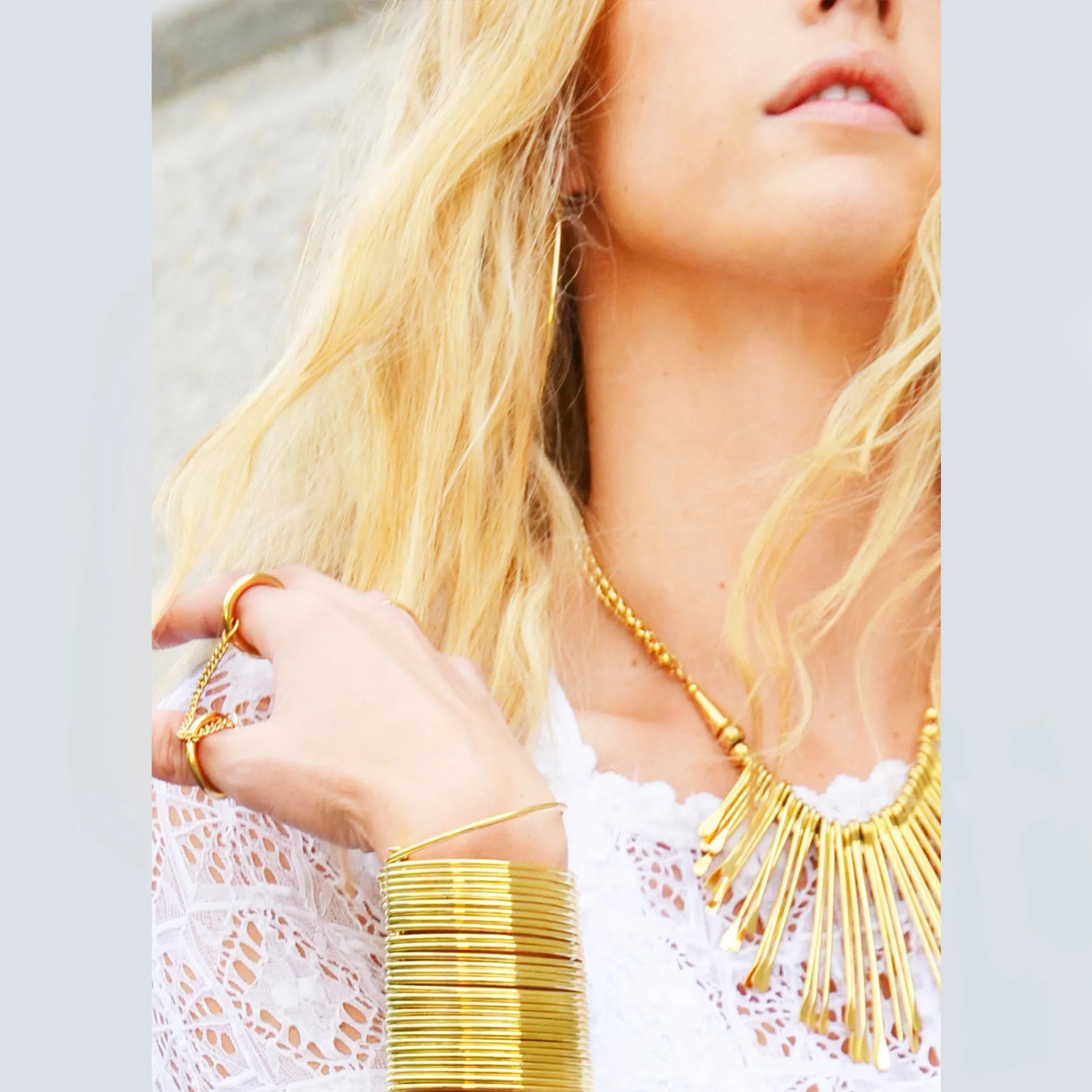 LONG CUFF IN GOLD